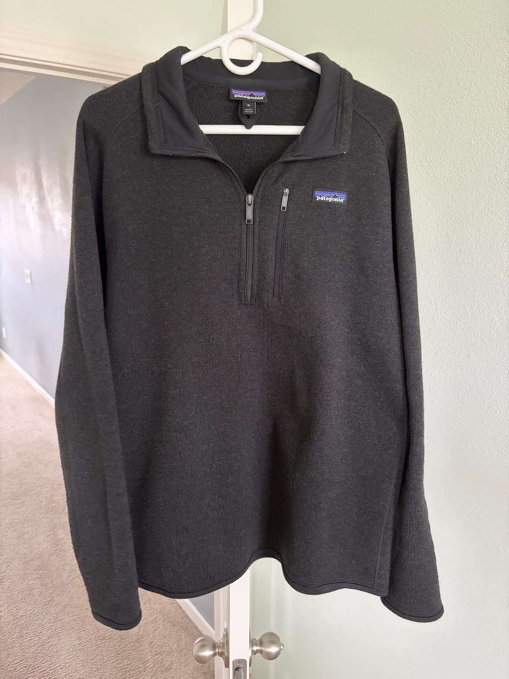 Patagonia Men’s Charcoal Black Quarter-Zip Fleece Pullover